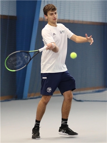Fabio Jochens spielt Tennis für den TK Nordenham