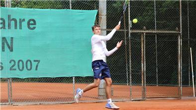 Fabio Jochens vom TK Nordenham spielt in der Tennis-Verbandsliga