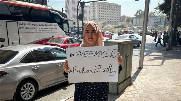 Fagr Eladly fordert die Freilassung ihres Vaters.
