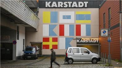 Fahren hier in ein paar Jahren wieder Autos und Busse? Die Stadtplaner denken offenbar daran, die Straße Am Alten Hafen wieder zu öffnen, wenn das Karstadt-Kaufhaus abgerissen ist.