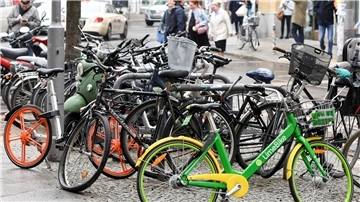 Fahrräder dürfen in Berlin kostenlos auf Parkplätzen stehen.