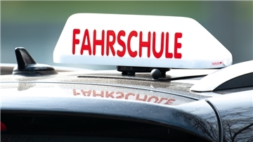 Fahrschüler in Bremerhaven müssen vier bis fünf Wochen auf ihre Führerscheinprüfung warten.