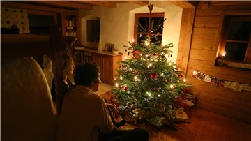 Falls die Situation an Weihnachten entgleitet, hilft es, mit völlig unpassenden Fragen das Thema zu wechseln, etwa mit: «Was war die schönste Situation in deinem Leben?» Das erstaunt alle und unterbricht die Spirale.