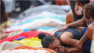 Familien trauern um ihre bei dem Einsatz getöteten Angehörigen.