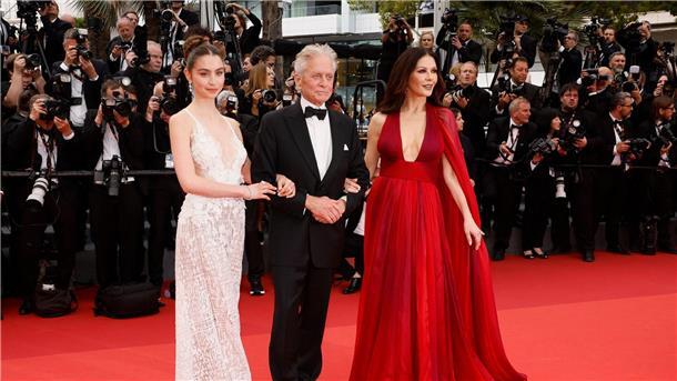 Familienausflug an die Côte d’Azur: Michael Douglas wird von seiner Frau Catherine Zeta-Jones und der gemeinsamen Tochter Carys Zeta Douglas begleitet.