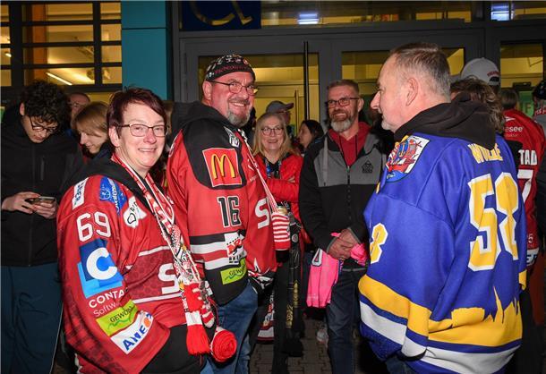 Fans aus Nord und Süd sind voller Vorfreude auf das DEL-Duell der Fischtown Ping...