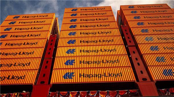 Warum Megafrachter jetzt öfter den JadeWeserPort anlaufen Fast 24.000 Standardcontainer passen auf die „Wilhelmshaven Express“.