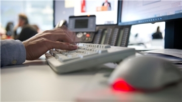 Fast jeder vierte Büroarbeiter in Deutschland ist einer Umfrage zufolge unzufrieden mit seinem Job.
