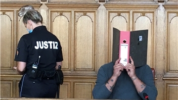 Der Angeklagte vor dem Bremer Landgericht. 