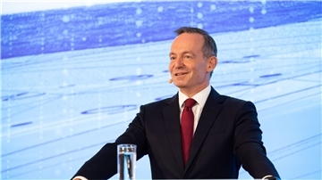 FDP-Verkehrsminister Volker Wissing weicht der Frage aus, ob der Preis von 49 Euro für das Deutschlandticket gehalten werden kann.