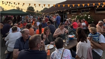 Feiern wie die Niederländer: Richtig gut besucht war die Auftaktveranstaltung der Waddenser Woche.