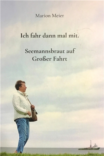 Marion Kappelmann steht am Deich vor Nordholz und blickt Richtung offene See. 