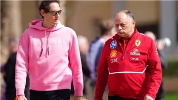 Ferrari-Boss John Elkann gibt ein klares Bekenntnis zu Teamchef Fred Vasseur ab. 