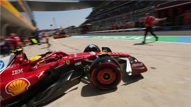 Erster Ferrari-Erfolg: Hamilton rast auf Pole Position Ferrrari hofft mit Lewis Hamilton auf eine Steigerung.