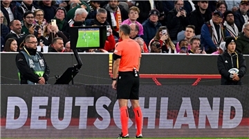 Fester Bestandteil von Fußball-Debatten: Der Videobeweis.