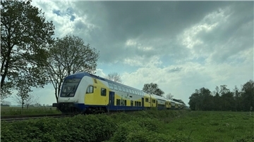 Tödlicher Bahnunfall bei Cuxhaven: Ein Einsatz, der nachwirkt Feuerwehr, Polizei und Rettungsdienst arbeiten stundenlang an der Unfallstelle – körperlich fordernd und emotional belastend.