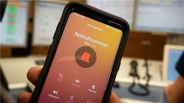 Notruf ohne triftigen Grund - Feuerwehr: Problem ist massiv Feuerwehren in Deutschland beklagen, dass immer mehr Menschen den Notruf 112 ohne triftigen Grund wählen.