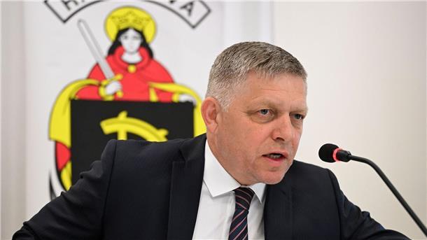 Fico gibt slowakischer Opposition Schuld am Attentat Fico habe schon seit Monaten davor gewarnt, dass aufgrund des geschürten Hasses ein Attentat auf einen Regierungspolitiker drohe.