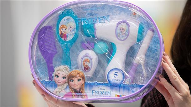 Star Wars, Harry Potter, Pokémon: Lizenzspielzeuge im Handel Figuren aus dem Disney-Film „Die Eiskönigin 2“ zieren Teile eines Spielzeug-Beautysets der Marke Smoby.