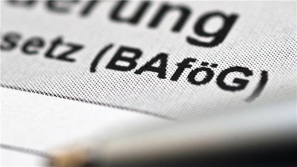 Bafög-Empfänger bekommen durchschnittlich etwas mehr Geld Finanzielle Unterstützung vom Staat für Schüler und Studierende: Bafög.