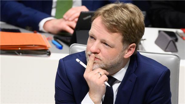 Niedersachsen fordert digitale Zahloption in Restaurants Finanzminister Heere sieht die Gastronomie angesichts der geplanten Steuersenkung in der Pflicht. (Archivbild)
