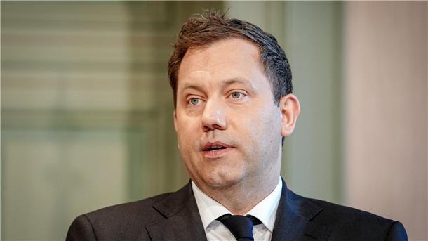 Finanzministerium will private Investitionen erleichtern Finanzminister Lars Klingbeil (SPD) will Hemmnisse für private Investitionen abbauen. (Archivbild)
