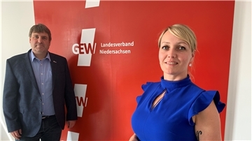 Finden, dass Lehrer während der Home-Schooling-Zeit einen richtig guten Job gemacht haben: Laura Pooth, Landesvorsitzende der Gewerkschaft Erziehung und Wissenschaft (GEW), sowie ihr Stellvertreter Holger Westphal.