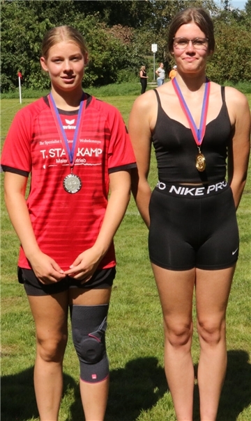 Finja Frels (KBV Kreuzmoor/Bekhausen), Tabea Freese (KBV Schweewarden)