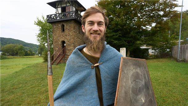 Wandern in alter Rüstung Finn Garvey will einen ungewöhnlichen Rekord aufstellen.