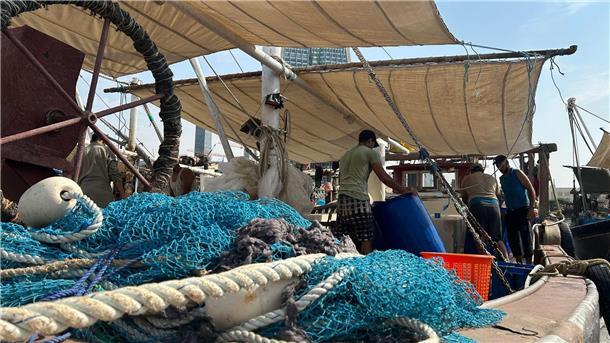 Hitze in Kuwait: Wenn das Leben draußen verschwindet Fischer müssen auch bei hoher Hitze draußen arbeiten.