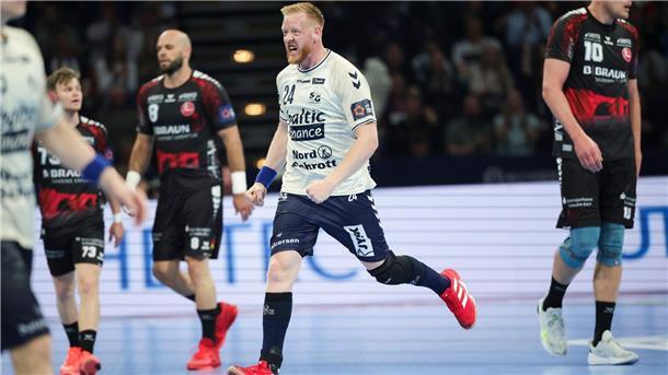 Flensburg im European-League-Finale gegen Montpellier Flensburgs Jim Gottfridsson jubelt nach einem Tor.