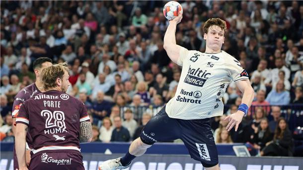 Kevin Möller führt Flensburg zur Titelverteidigung Flensburgs Lukas Lindhard Jorgensen kommt zum Wurf.