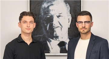 Zwei Brüder, ein Ziel: Flinn (links) und Julius Glomb wollen das Familienunternehmen mit Sitz in der Nevadastraße in die nächste Generation führen.