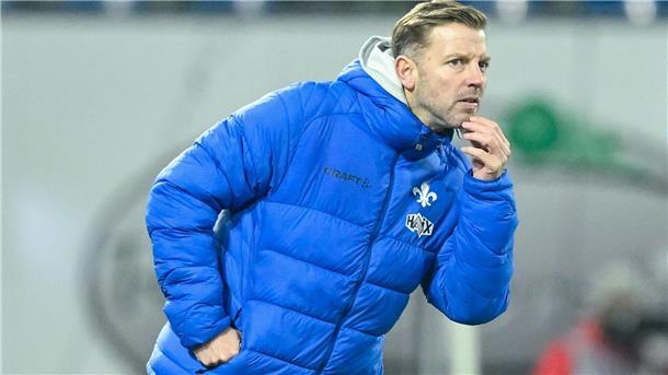 Keine Tore zwischen Darmstadt und Münster Florian Kohfeldt schaut ganz genau hin.