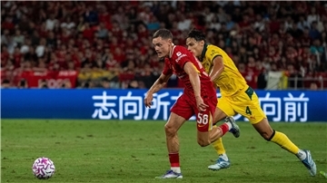 Florian Wirtz (l.) wechselte diesen Sommer von Bayer Leverkusen zum FC Liverpool.
