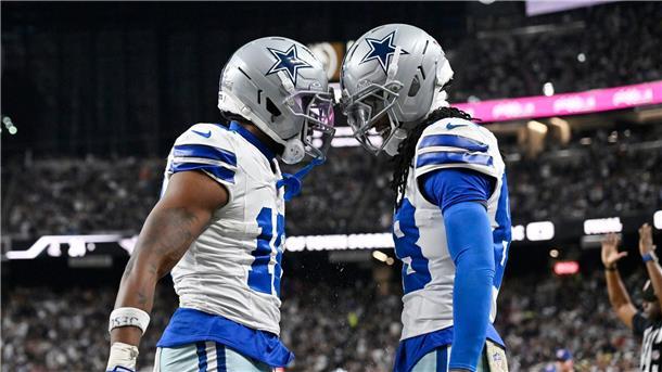 Flournoy (links) feierte erst seinen Touchdown und ehrte nach dem Spiel seinen Kollegen Marshawn Kneeland.