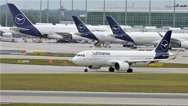 Lufthansa-Flieger muss wegen „renitentem Passagier“ umdrehen Flugzeug muss wegen „renitentem Passagier“ Notlanden. (Archivbild)