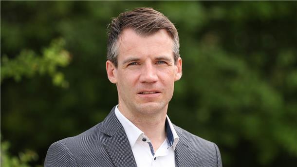 Offene Personalfragen beim angeschlagenen Reitverband FN-Sportchef Dennis Peiler erledigt kommissarisch Aufgaben des ausgeschiedenen Generalsekretärs.