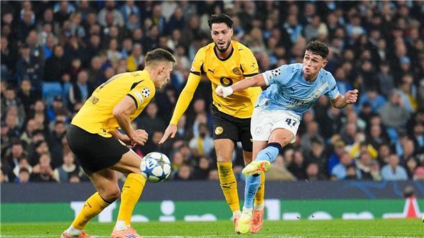 Foden (rechts) bekam für seine Leistung gegen Dortmund international viel Anerkennung.