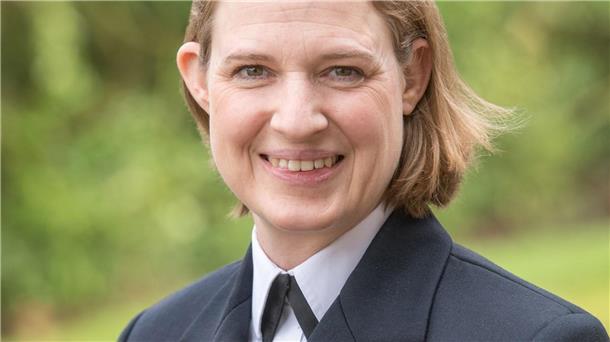 Erstmals führt eine Frau einen Kampfverband der Marine Folgt als Kommandeurin auf Fregattenkapitän Carsten Schlüter: Inka von Puttkamer.