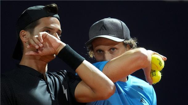 Forláns kurzer Zauber auf dem Tennisplatz Forláns kurzer Plausch mit seinem Doppelpartner.