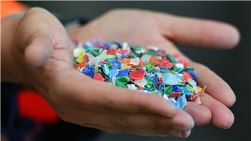 Forscher wollen eine Pflicht für die Industrie, sämtliche Inhaltsstoffe ihres Plastik offen zu legen.