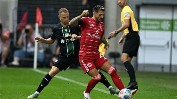 Niederlagen und Weissman-Wirbel: Fortuna erlebt Horror-Start Fortuna Düsseldorf um Matthias Zimmermann (r) lieferte gegen Hannover 96 eine enttäuschende Leistung ab.