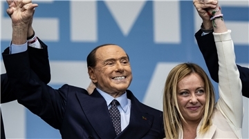 Forza-Italia-Chef Silvio Berlusconi und die Vorsitzende der rechtsradikalen Fratelli d’Italia, Giorgia Meloni, gemeinsam im Wahlkampf.