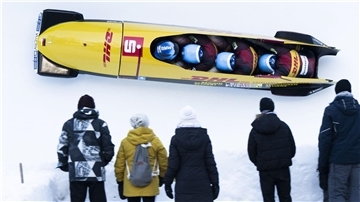 Francesco Friedrich musste sich beim Viererbob-Weltcup in St. Moritz erneut dem Briten Brad Hall geschlagen geben.