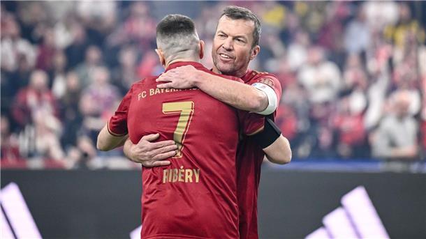 Legenden-Lob für Kimmich: „Haut auch mal dazwischen“ Franck Ribéry (l) und Lothar Matthäus waren beim Beckenbauer-Cup gemeinsam im Einsatz.