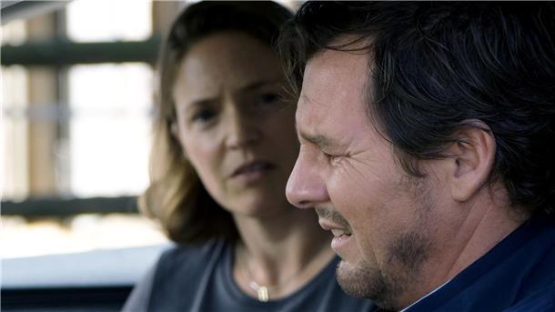 Frank (Felix Klare) und seine Frau Sabina (Patricia Aulitzky) in einer Szene des TV-Missbrauchs-Dramas „Wir haben einen Deal“.