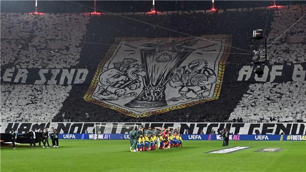 Kein neues Eintracht-Märchen: „Extrem bitter“ Frankfurter Fans und ihre Choreo vor Spielbeginn.