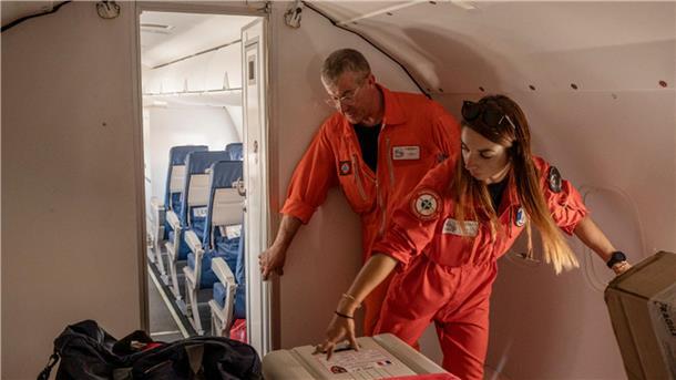 Tödlicher Zyklon: Spur der Verwüstung auf Mayotte Frankreich fliegt von der Insel La Réunion Hilfe nach Mayotte ein.