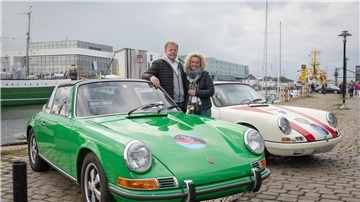 Zwei Frauen im Auto